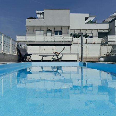 The Prince - Luxury Apartments With Pool Peschiera del Garda Exterior photo