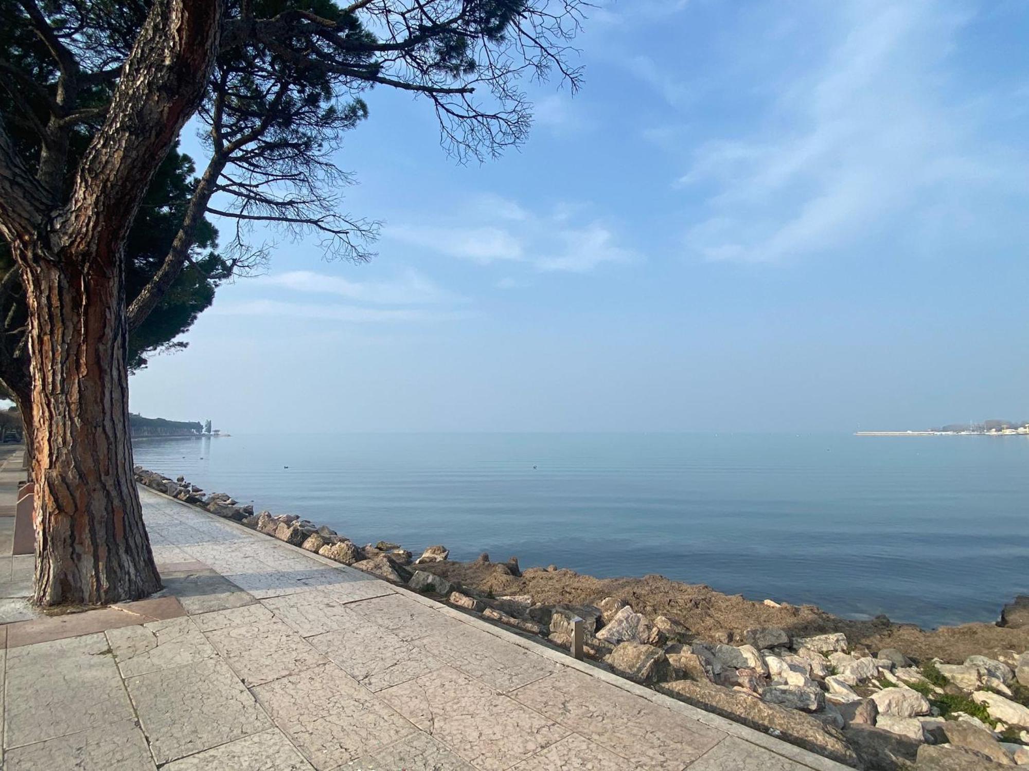 The Prince - Luxury Apartments With Pool Peschiera del Garda Exterior photo