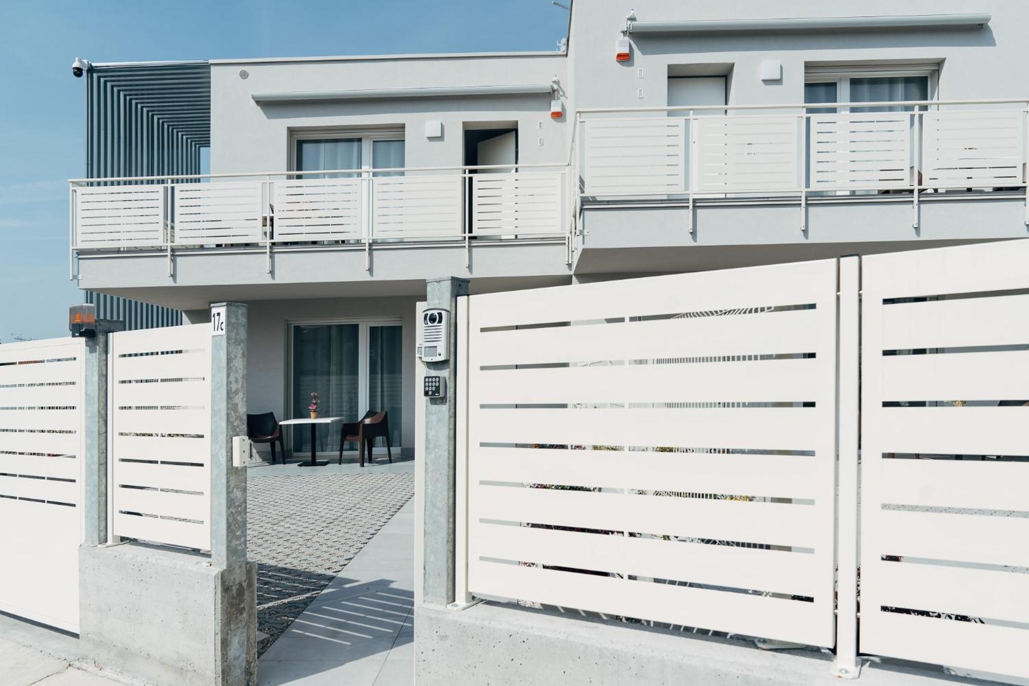 The Prince - Luxury Apartments With Pool Peschiera del Garda Exterior photo
