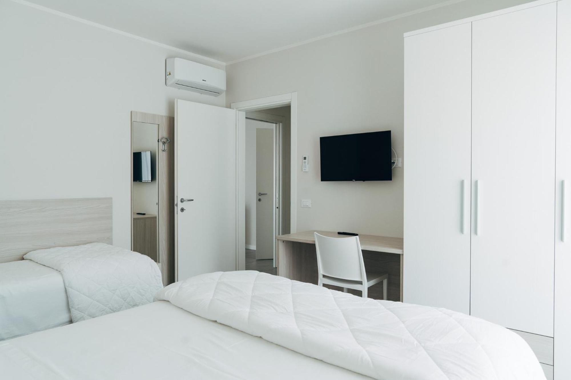 The Prince - Luxury Apartments With Pool Peschiera del Garda Exterior photo