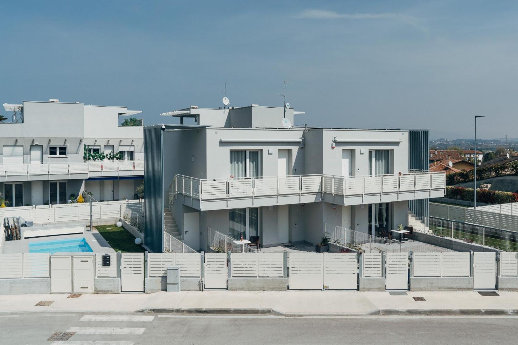 The Prince - Luxury Apartments With Pool Peschiera del Garda Exterior photo