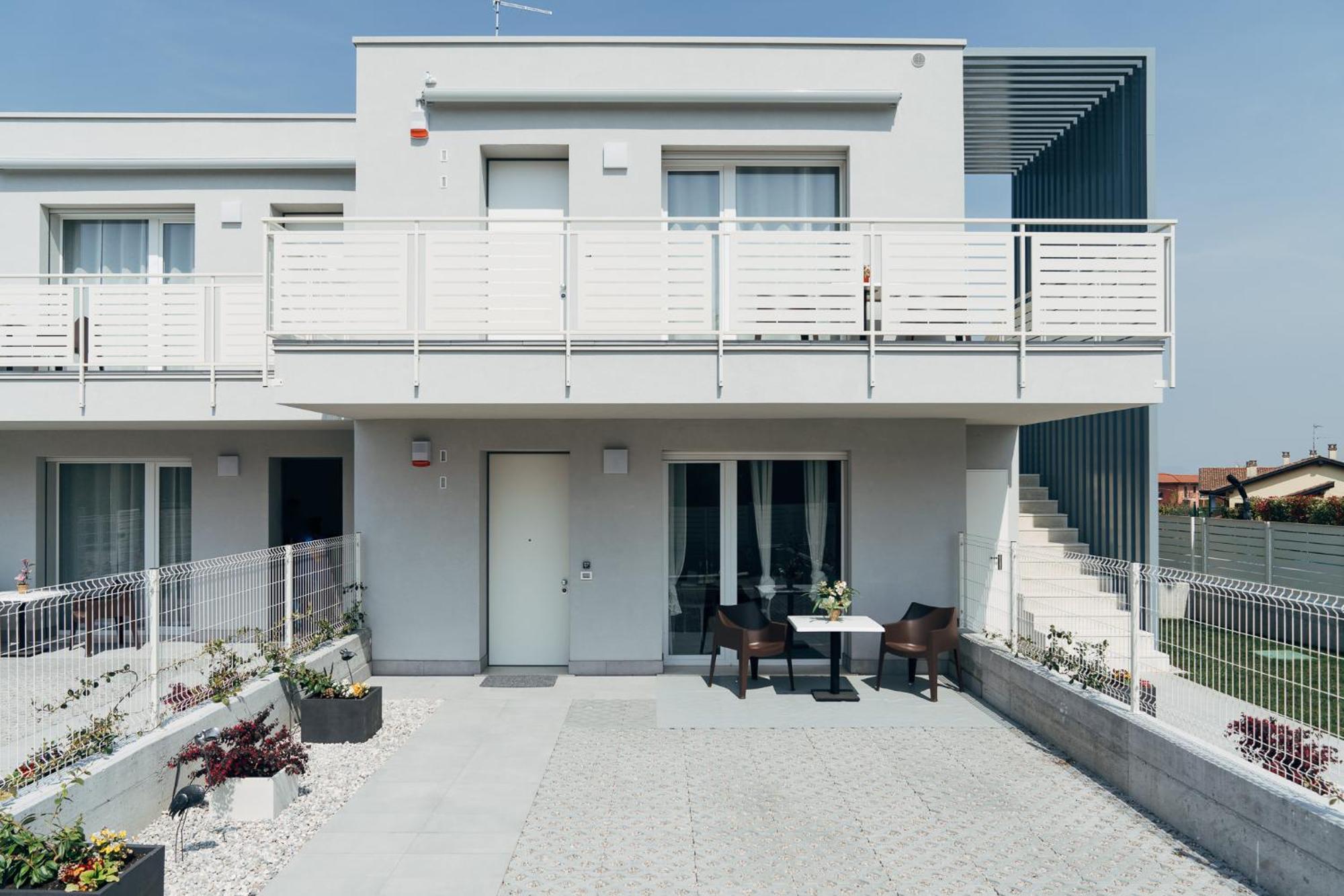 The Prince - Luxury Apartments With Pool Peschiera del Garda Exterior photo