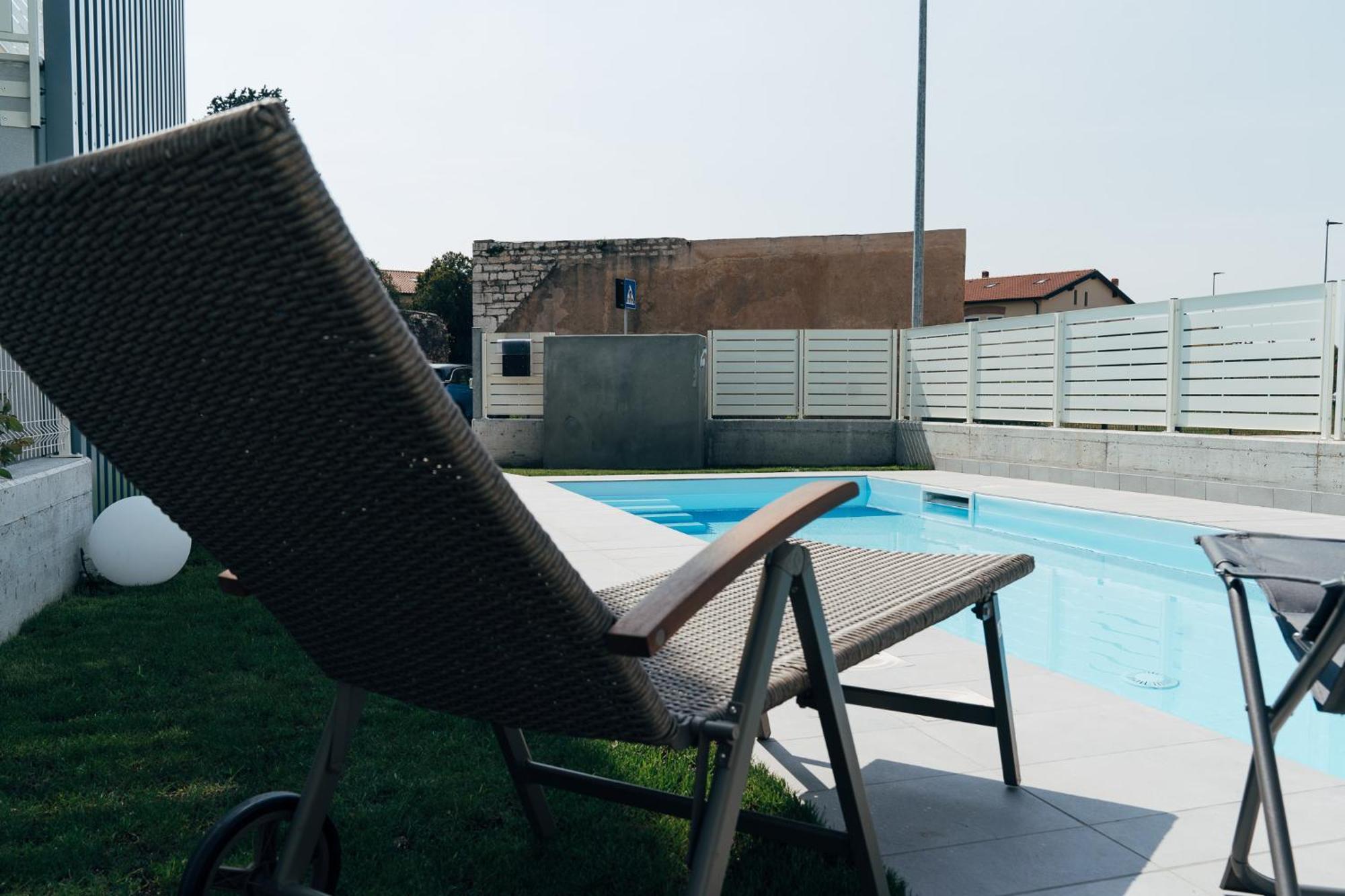 The Prince - Luxury Apartments With Pool Peschiera del Garda Exterior photo